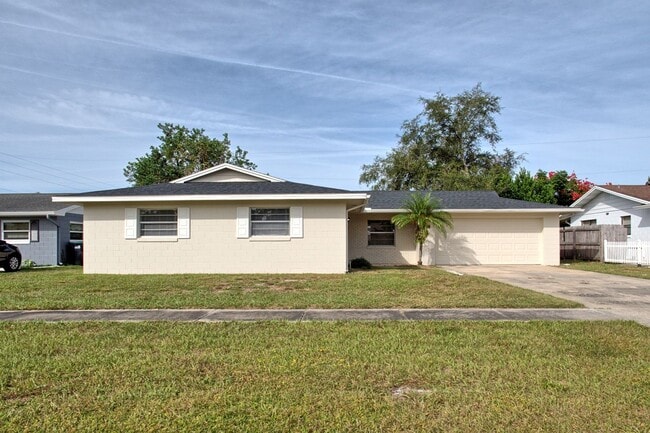 4 bedroom 2 bath single-family home in Co... - 4 bedroom 2 bath  single-family home in Co...