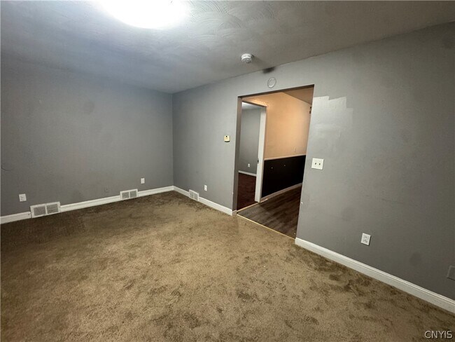 Building Photo - 109 1st St