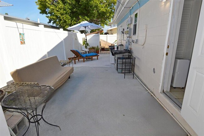 Building Photo - 156 146th Ave