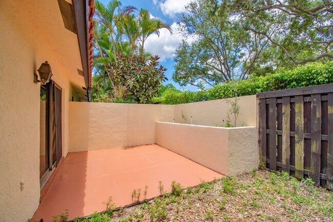 Building Photo - 21662 San Simeon Cir