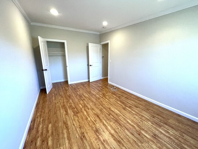 Building Photo - 1967 Plaza del Amo Plz