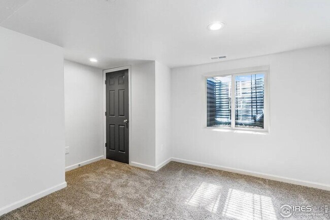 Building Photo - 2025 Orchard Pl