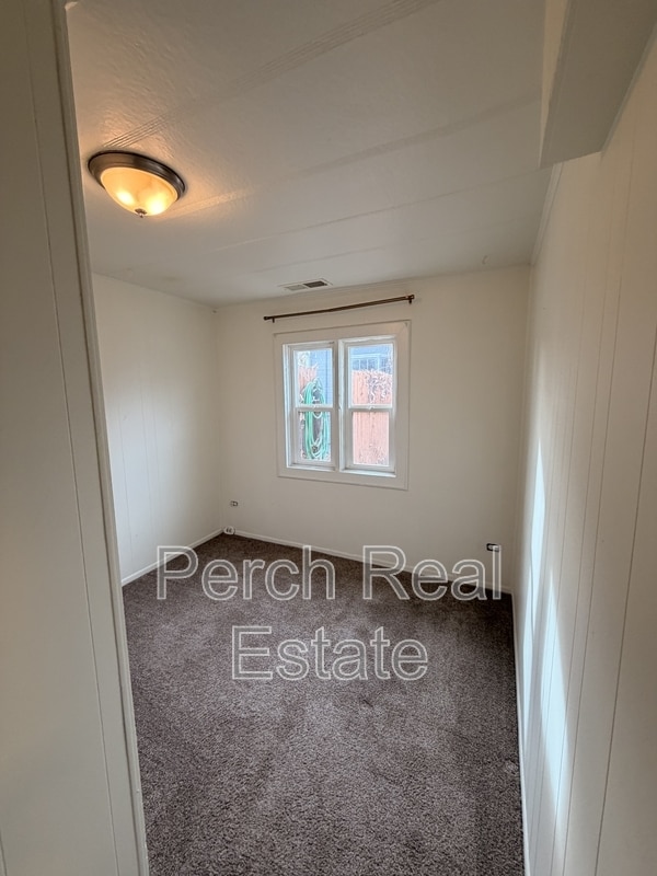 Building Photo - 107 S Kendall St