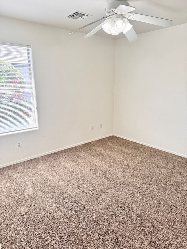 Building Photo - 2106 W Alta Vista Rd