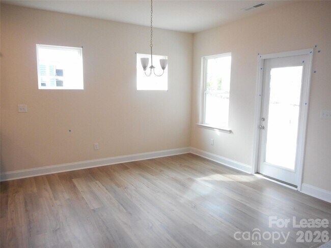 Building Photo - 17015 Dogwood Crk Ln