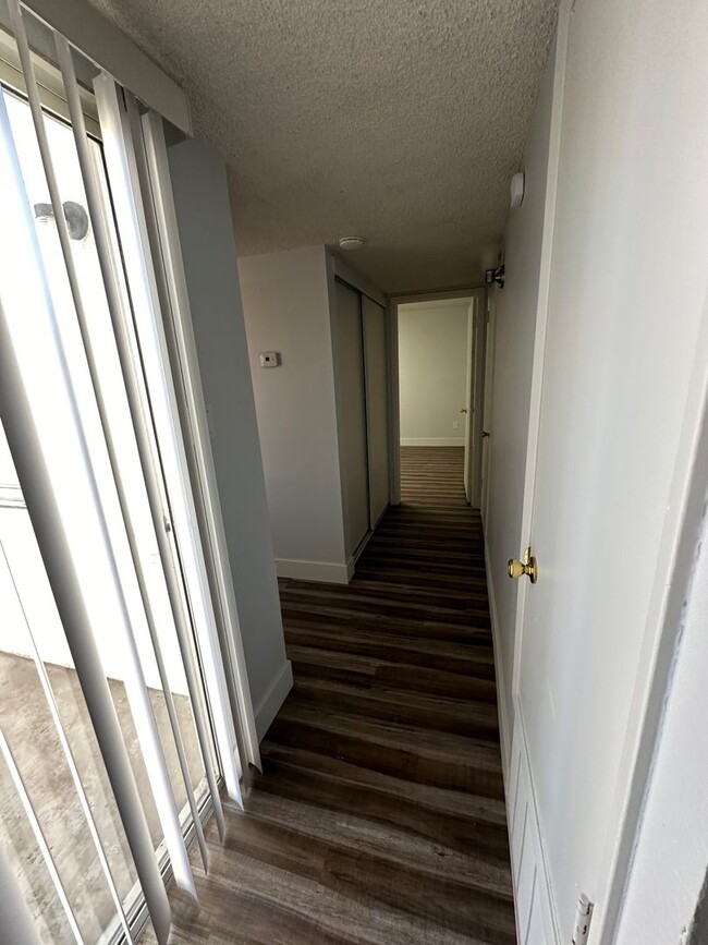 Building Photo - 2601 El Goya Dr