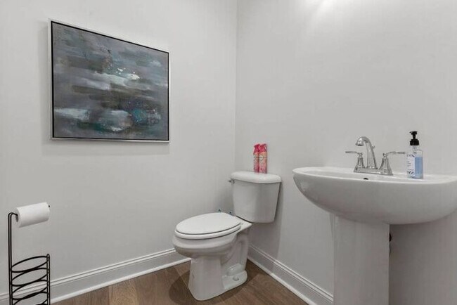 Building Photo - 3-bedroom Townhome