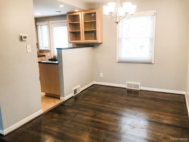 Building Photo - 721 N Eton St