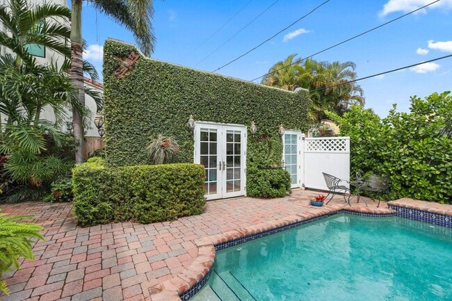 Building Photo - 605 Sunset Rd