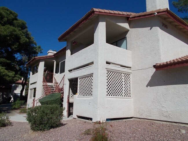 Building Photo - Charming 2-Bed, 2-Bath Condo with Balcony and Pool Access in Las Vegas