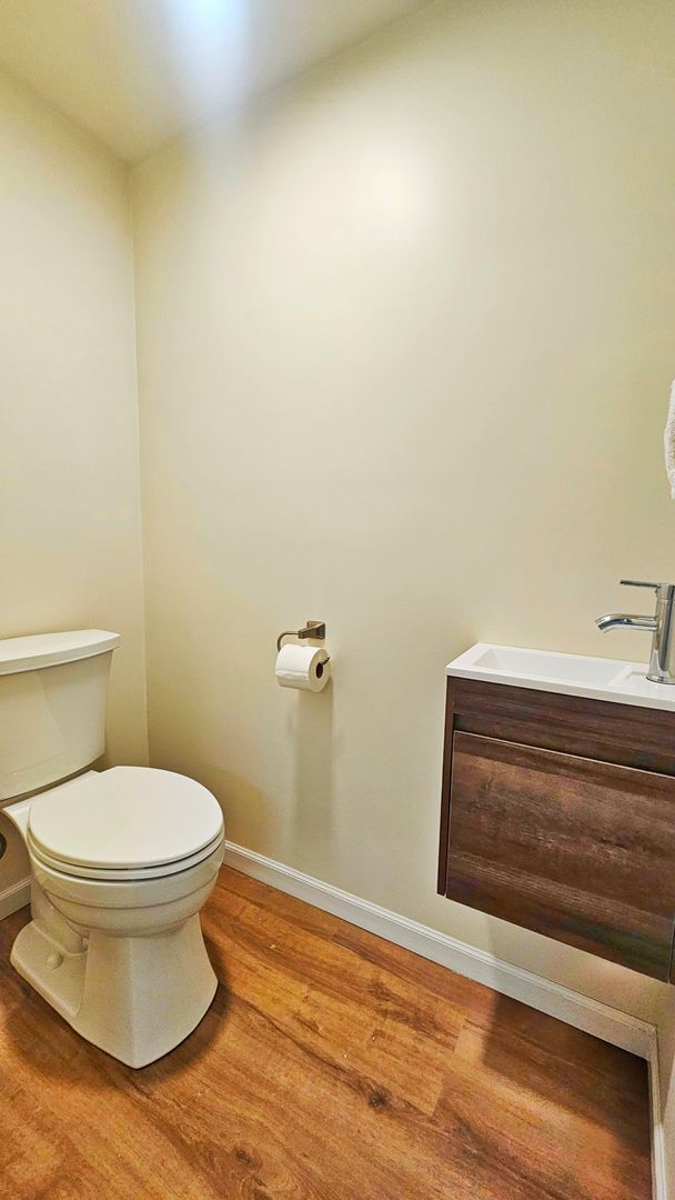 Building Photo - Charming 3 Bed 1.25 Bath Home in Skyway with a great view of Mt Rainier