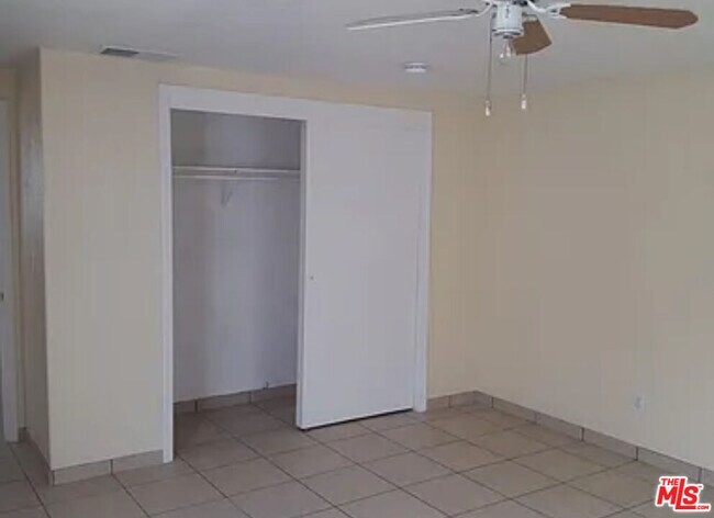 Building Photo - 519 Columbus St