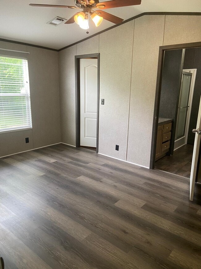 Building Photo - 16303 Dundee Rd