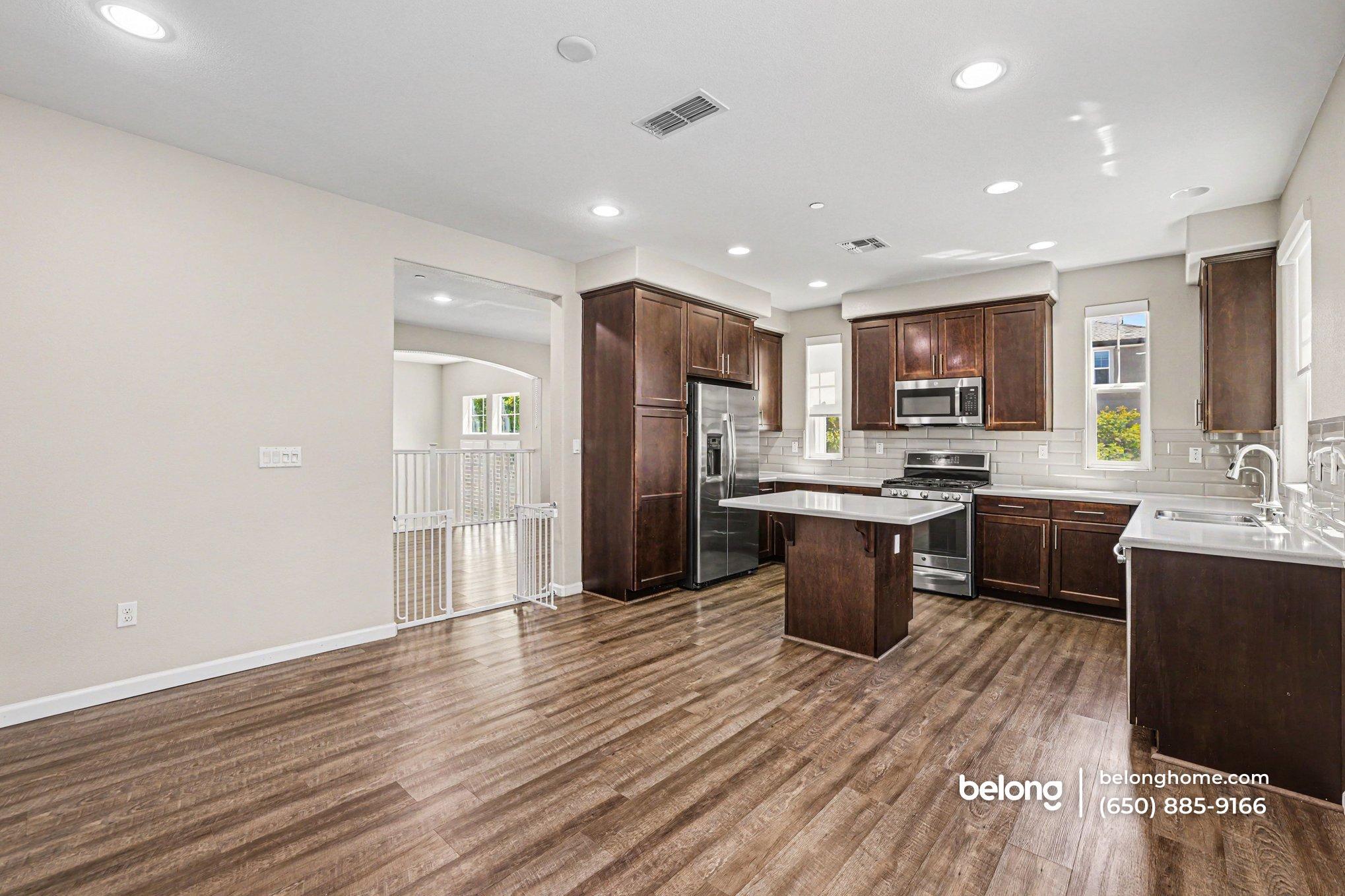 Building Photo - 3989 Portola Cmn