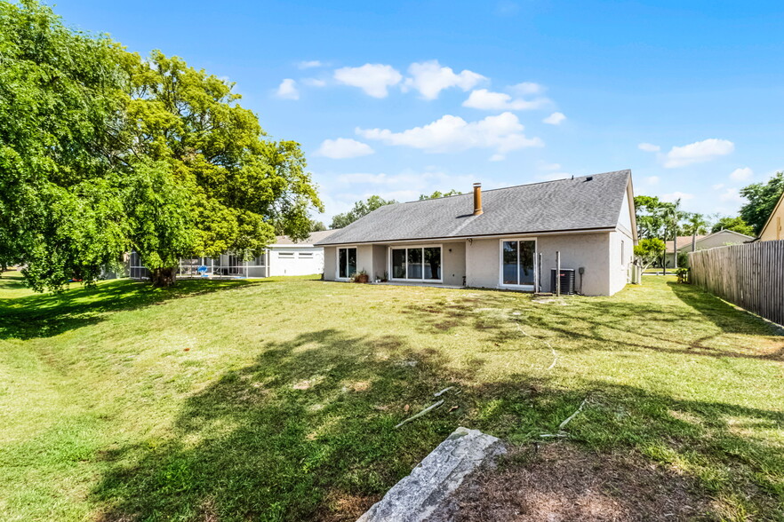 Building Photo - 485 Lakeshore Dr