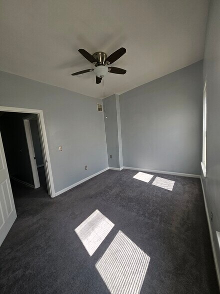 Primary Bedroom - 926 Belmont Ave