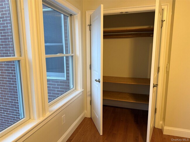 Building Photo - 125 Main St