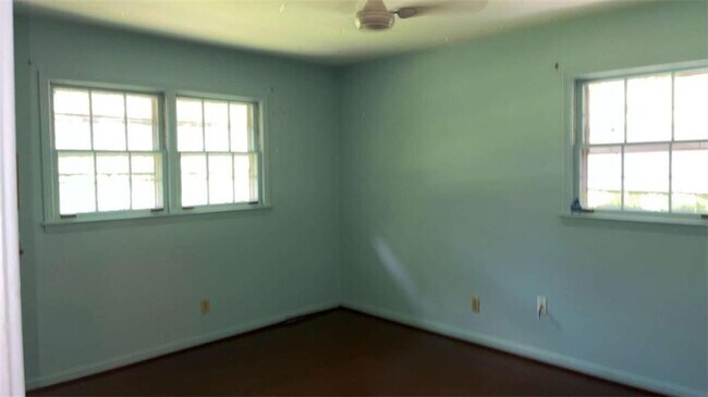 Building Photo - 416 Barbashela Dr