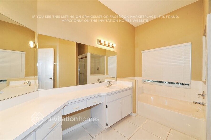 Building Photo - 4300 Ridgemoor Dr N