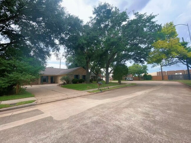 Primary Photo - 3010 Flintwood Dr