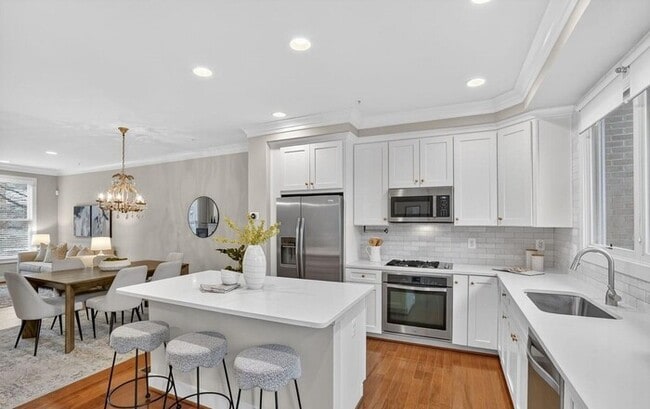 Building Photo - Modern 3BR Townhome with Rooftop Terrace & Garage in Old Town Commons