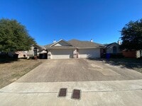 Building Photo - Duplex *LEASING SPECIAL AVAILABLE*