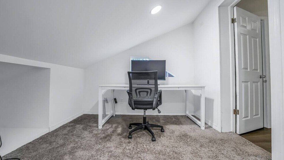 Building Photo - 6040 River Trace Rd