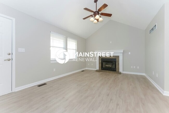 Building Photo - 3 Bedroom Pet-Friendly Home in Independence, MO with Main Street Renewal