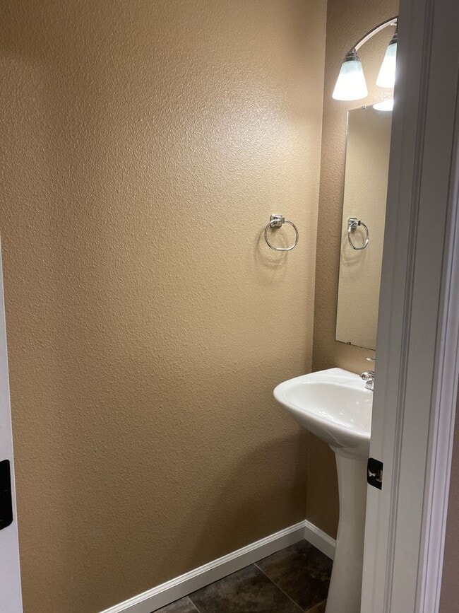 Building Photo - 3 Bedroom 2 1/2 Bath Twin home SORRY NO PETS
