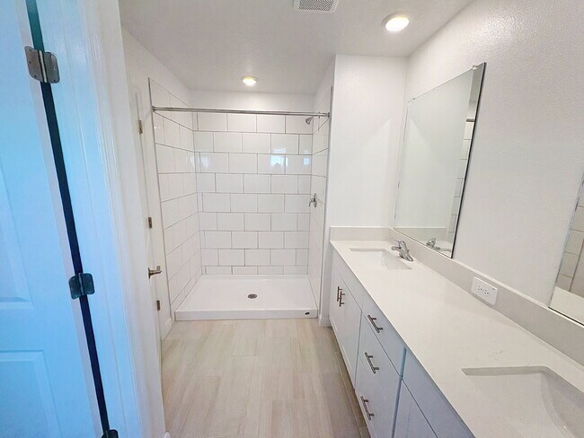 Building Photo - 8438 Blue Wave Ln E