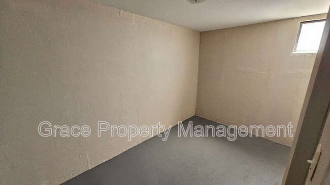 Building Photo - 7855 Kenwood St