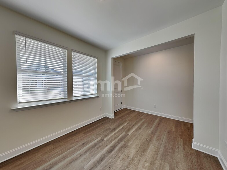 Building Photo - 3512 Lincoln Hts Ln