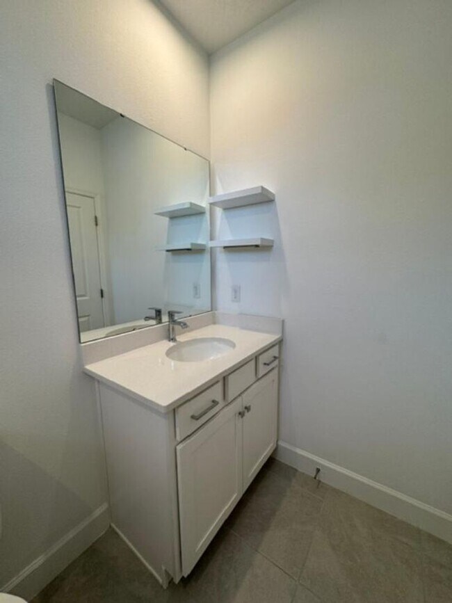 Building Photo - 1 Bedroom Garage Apartment Island Village of Celebration