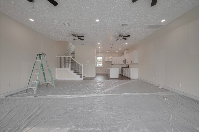 Building Photo - 2206 Hoskins Dr