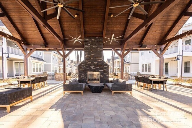 Building Photo - 3110 Doe River Wy