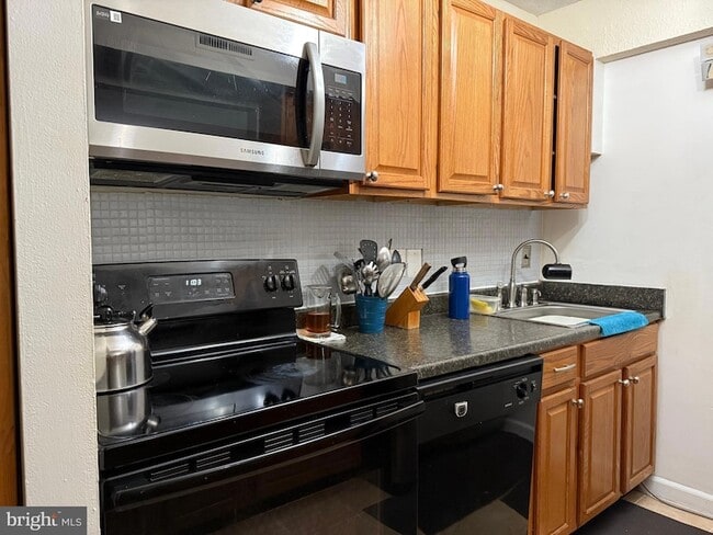 Building Photo - 7925 Mandan Rd