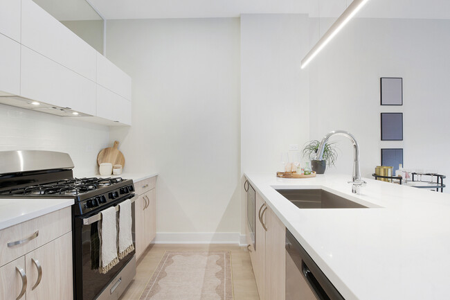 Building Photo - 3924 N Lincoln Ave