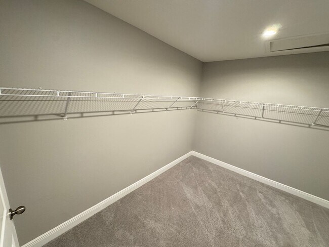 Building Photo - Available NOW!  Incredible, SPACIOUS 5 Bed...