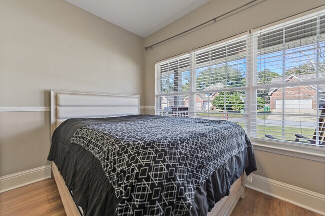 Building Photo - 2508 Rue Beaux Chenes Central