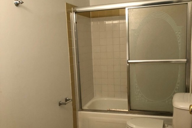 3rd Floor Bathroom - 3200 Haverford Ave