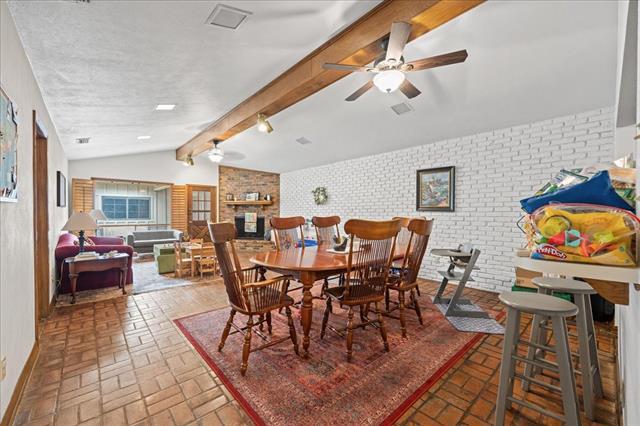 Building Photo - 7610 Meadow Oaks Dr