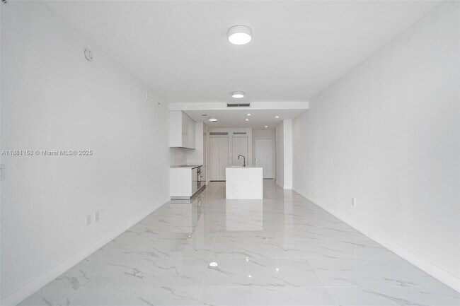 Building Photo - 700 NE 24th St