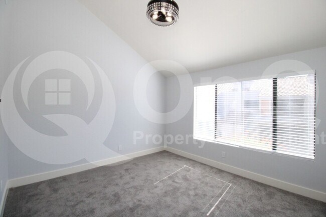 Building Photo - 10115 E Mountain View Rd