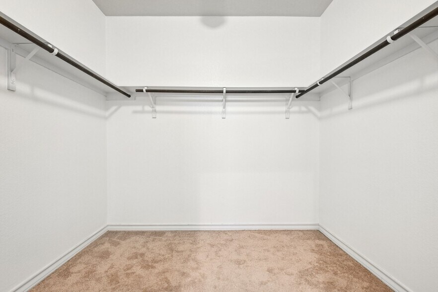 Walk-in Primary closet - 7634 Leonardo Dr