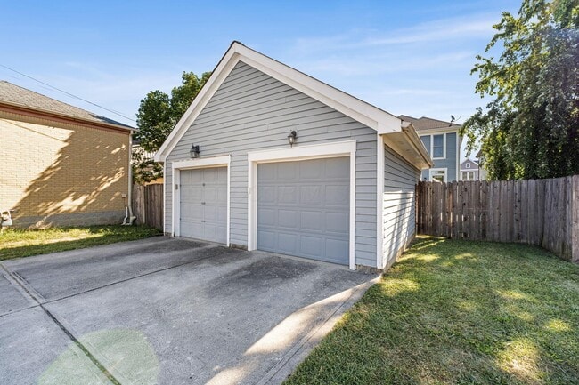 Building Photo - 975 N 6th St