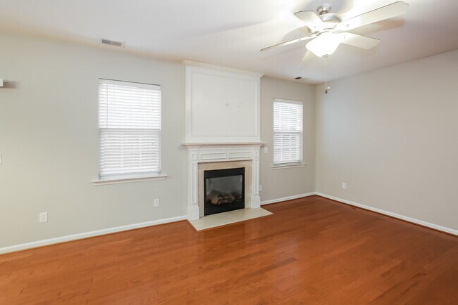 Building Photo - 4004 Houldsworth Dr