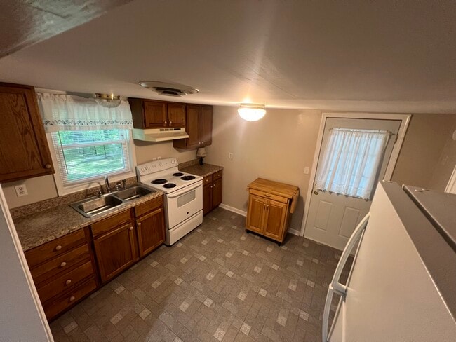 Building Photo - Adkins Rd House