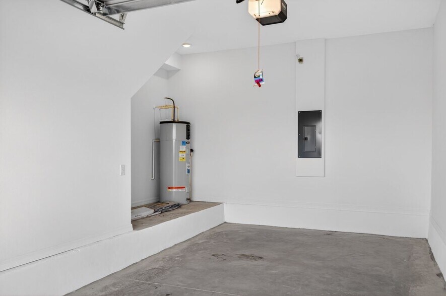 Building Photo - 2926 Sailhouse Dr