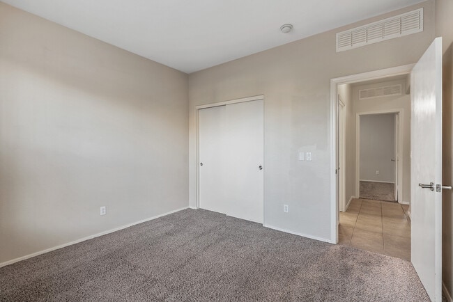 Building Photo - 11767 W Mohave St