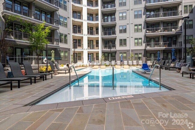 Building Photo - 536 W Tremont Ave